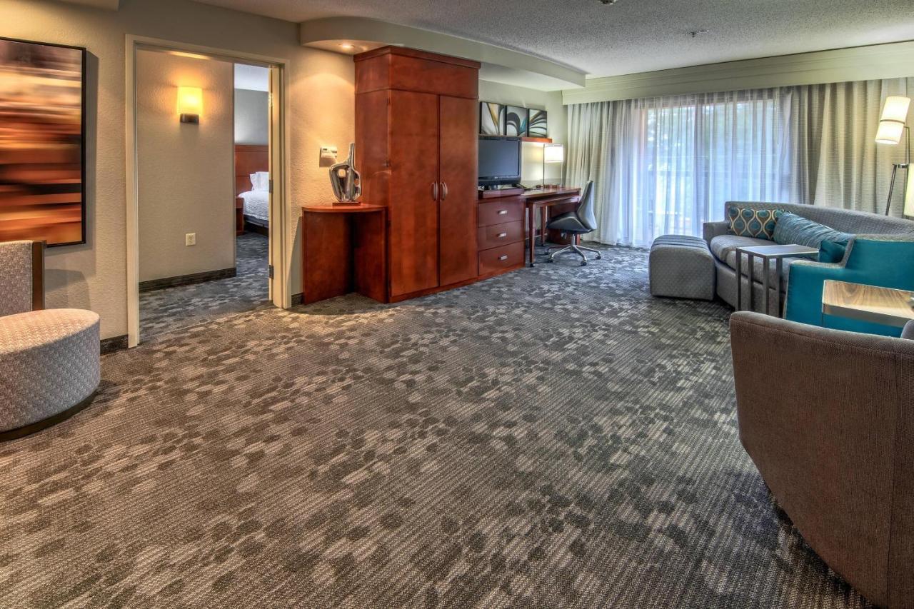 Courtyard By Marriott Troy Hotel Buitenkant foto
