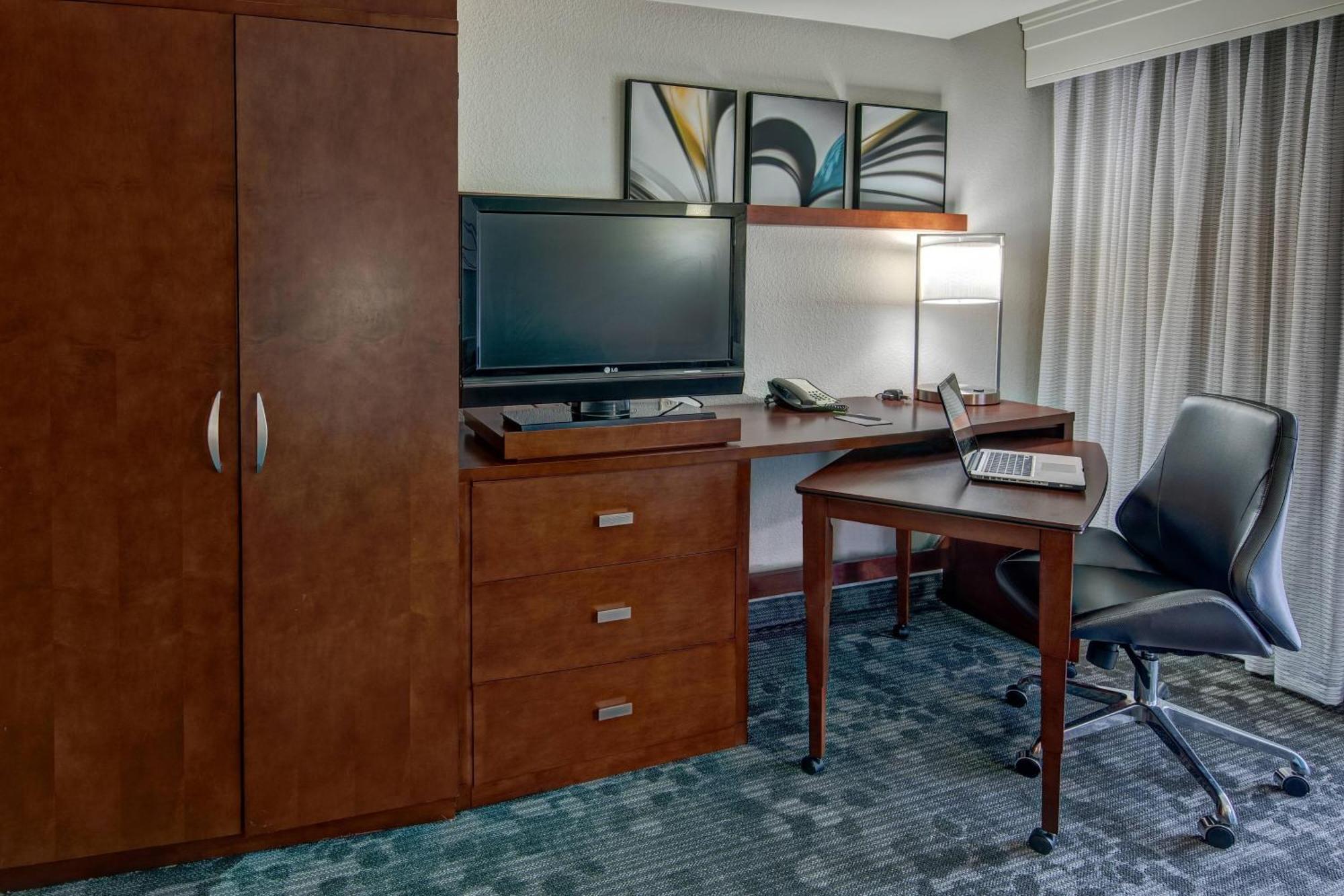 Courtyard By Marriott Troy Hotel Buitenkant foto